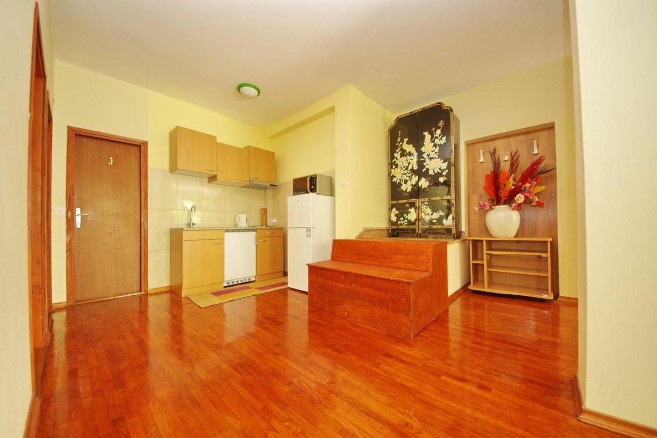 Apartments Eduard Врси Екстер'єр фото