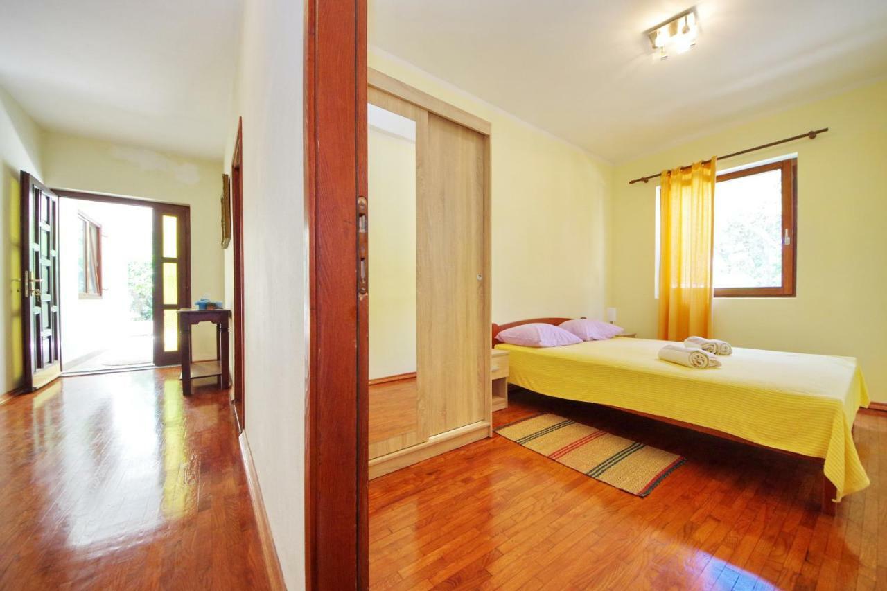 Apartments Eduard Врси Екстер'єр фото
