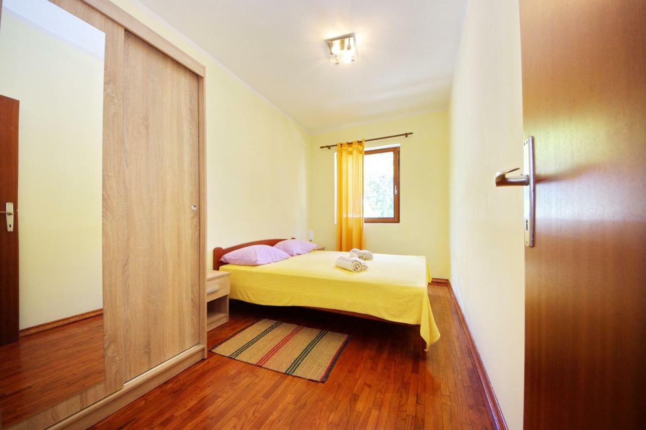 Apartments Eduard Врси Екстер'єр фото