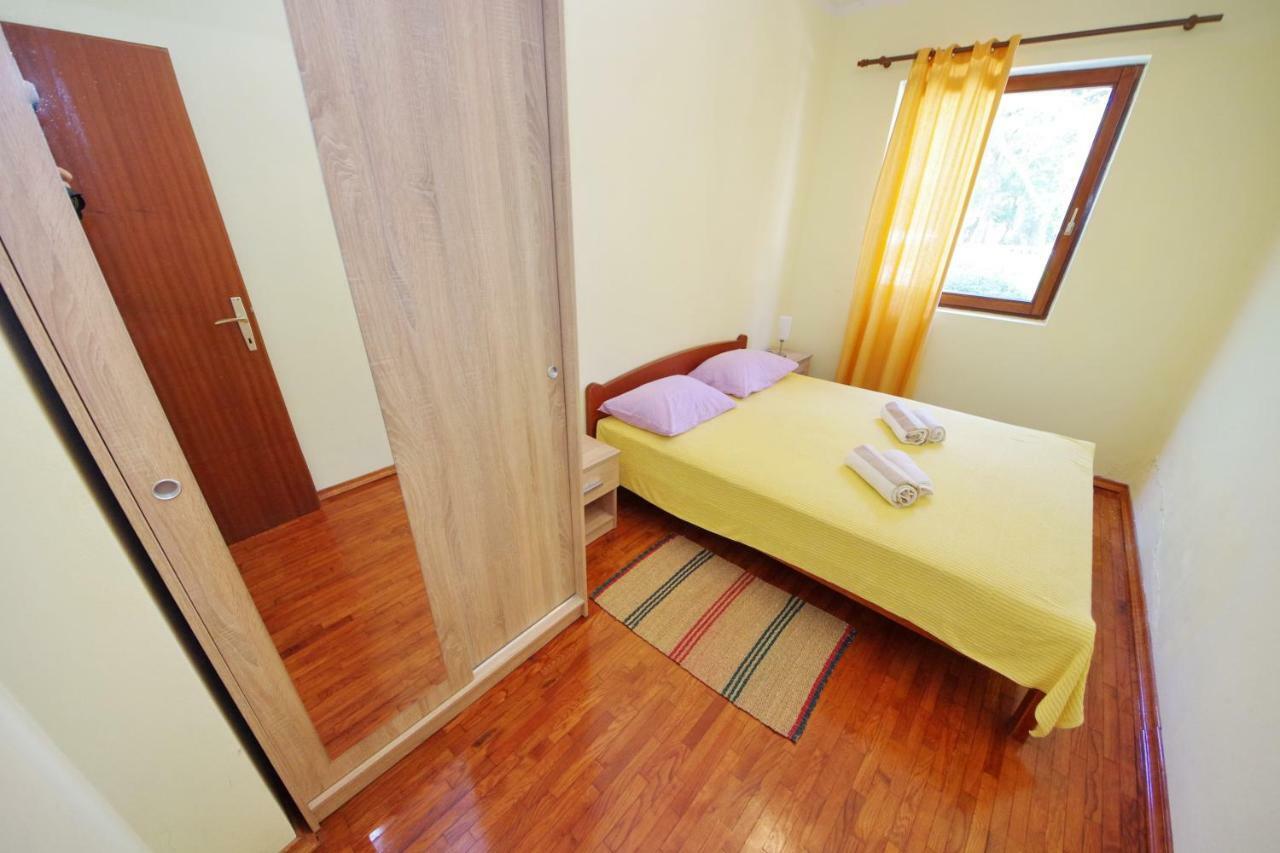 Apartments Eduard Врси Екстер'єр фото
