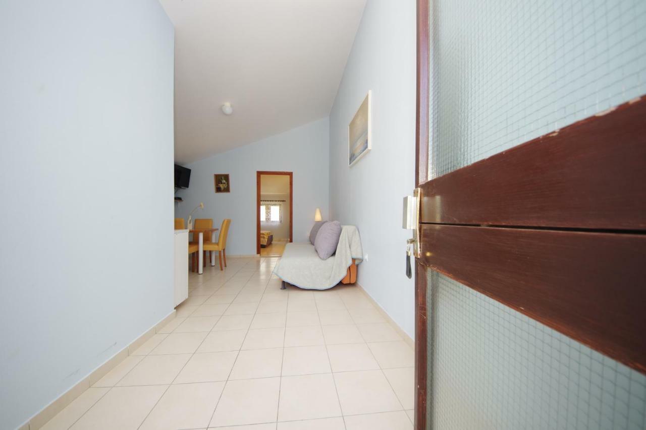 Apartments Eduard Врси Екстер'єр фото